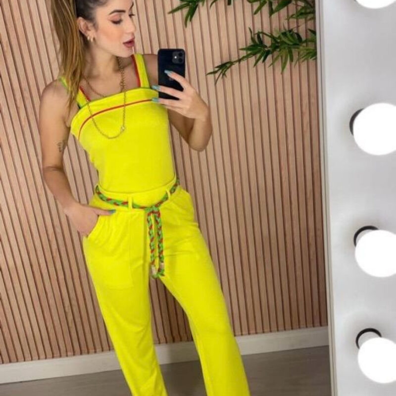 Conjunto Verde com Cinto Colorido