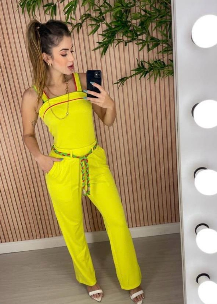 Conjunto Verde com Cinto Colorido